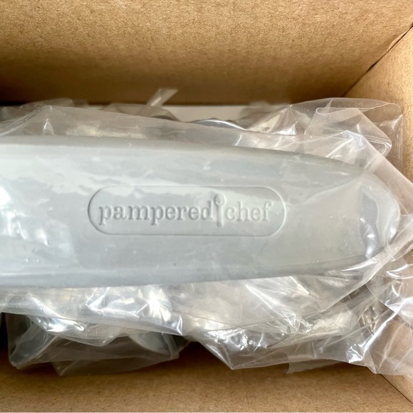 Pampered Chef•NIB•Rolling Cookie Cutter w/ (3) Changeable Stainless-Steel Heads - Picture 12 of 16